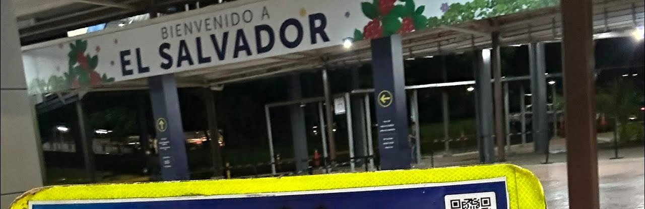 Entrega de vehículo en el aeropuerto de El Salvador